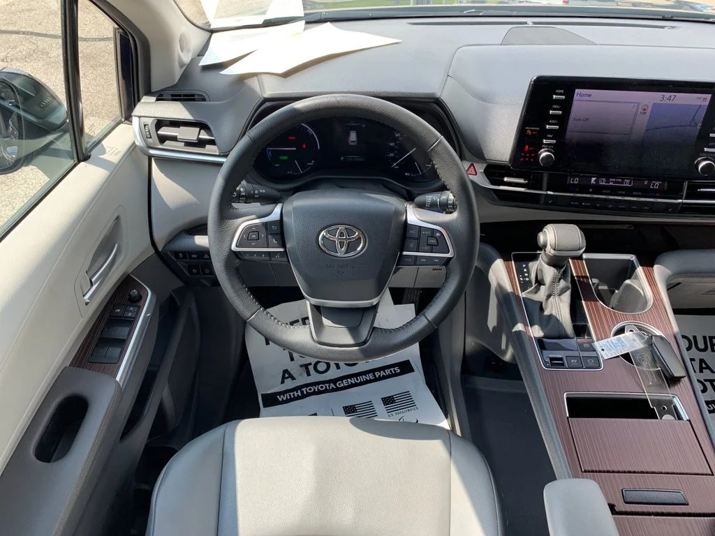 Used 2023  Toyota XLE image 17