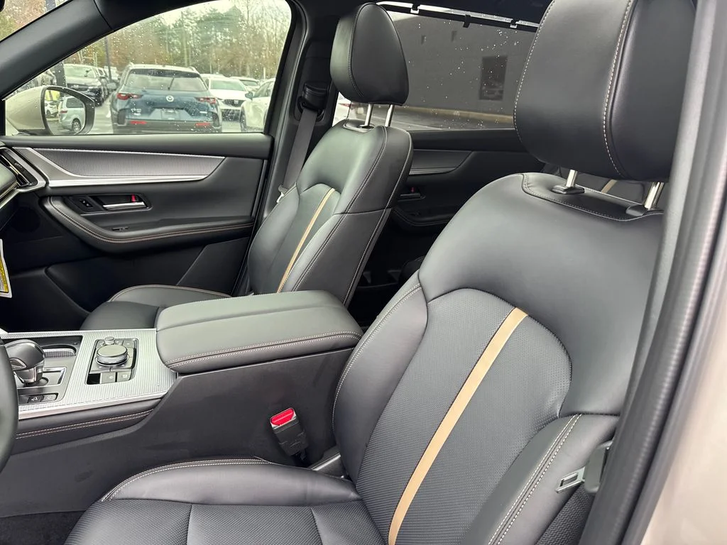 New 2026 Platinum Mazda 3.3 Turbo Premium Plus image 9