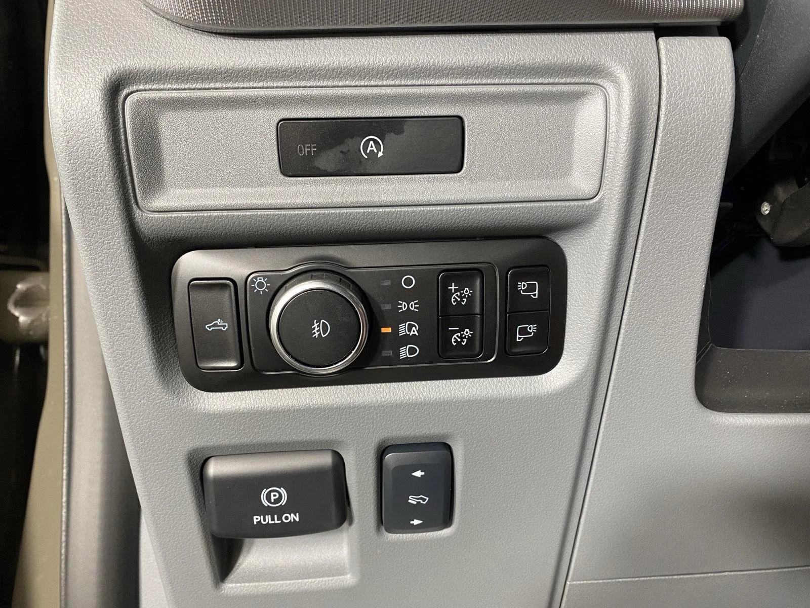 Used 2025 Gray Ford LARIAT image 14