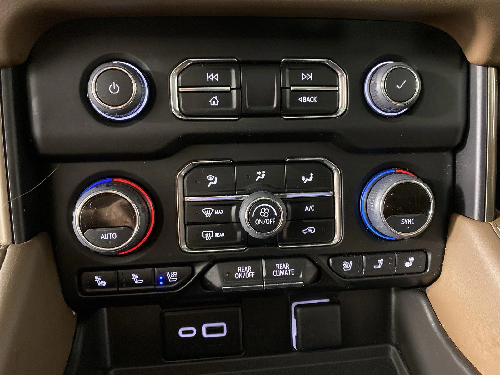 Used 2023 IRIDESCENT PEARL TRICOAT Chevrolet High Country image 20