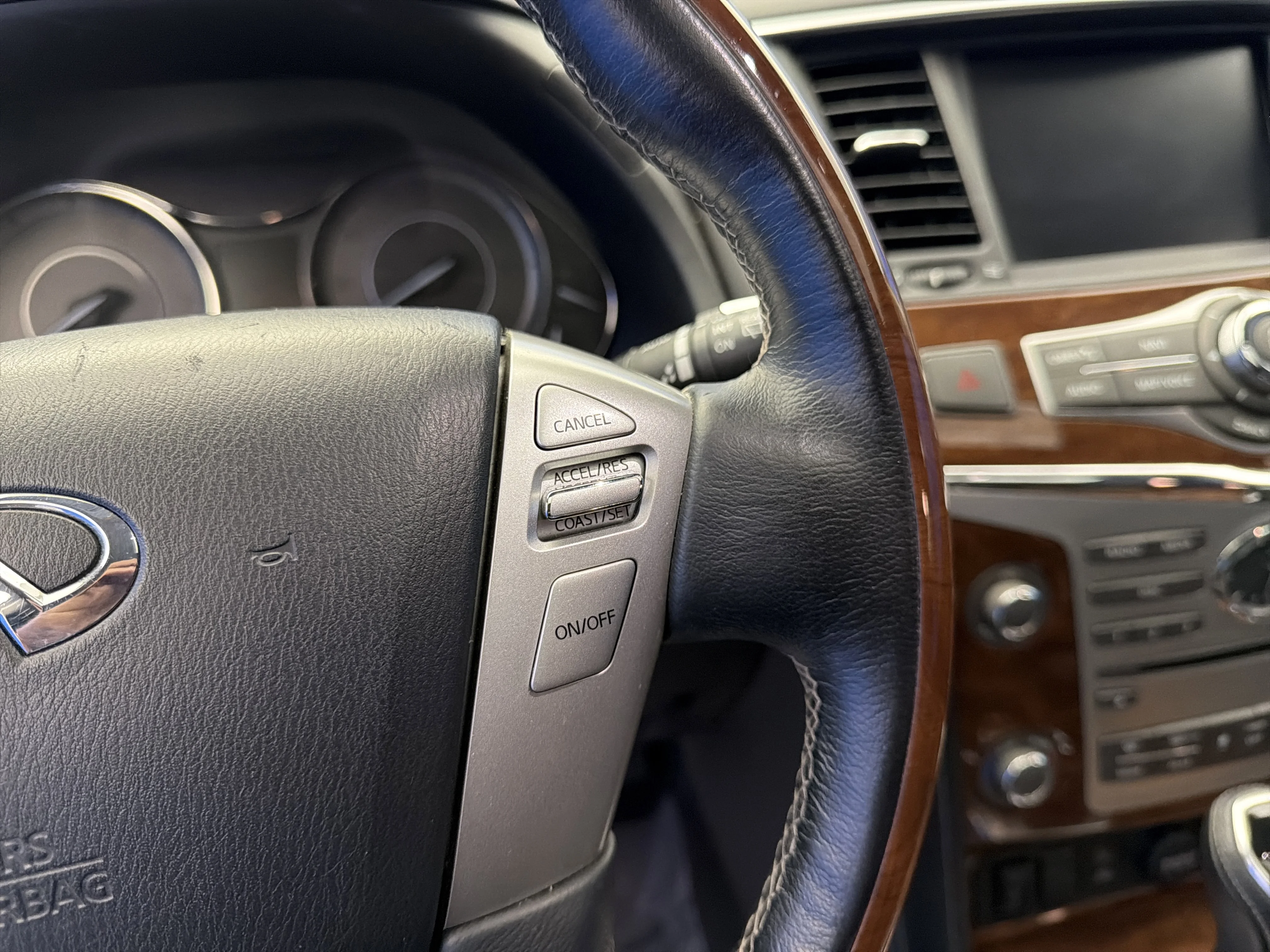Used 2019 Liquid Platinum INFINITI LUXE image 17