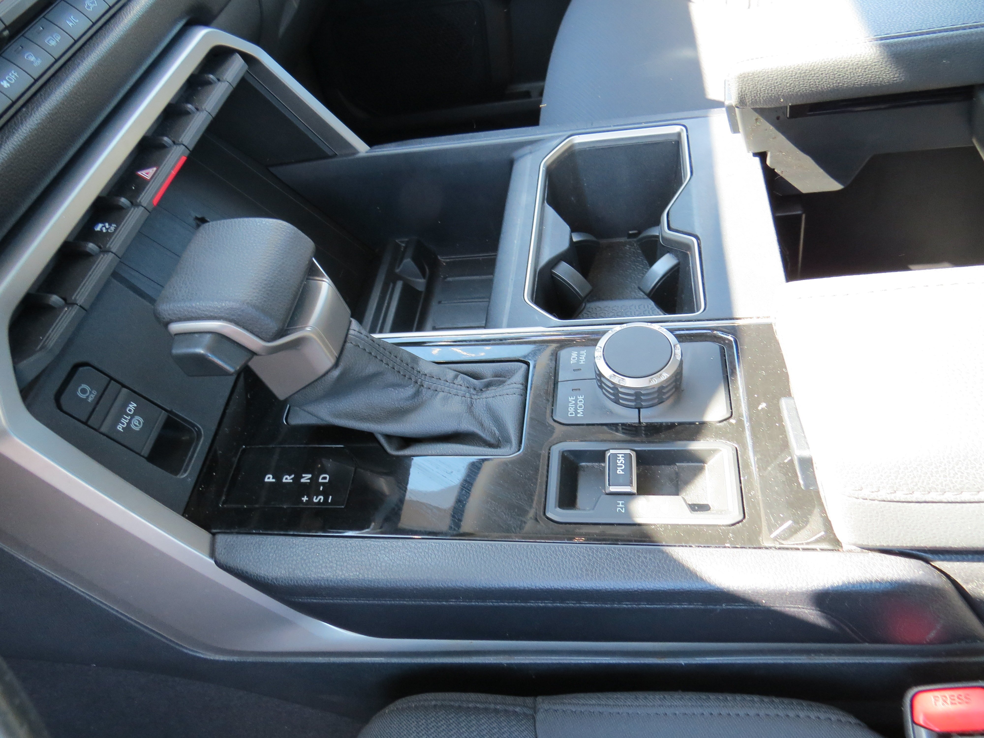 Used 2023  Toyota SR5 image 18