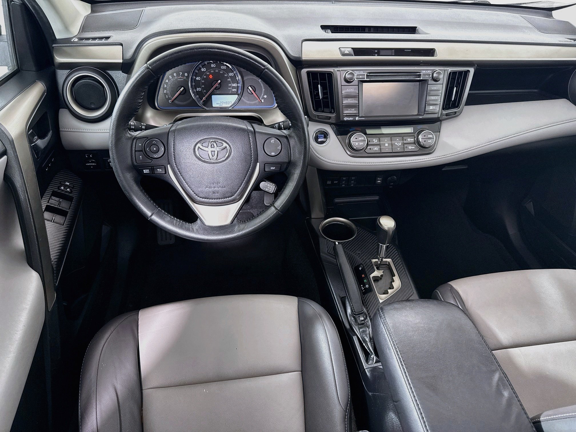 Used 2015 Classic Silver Metallic Toyota Limited image 22