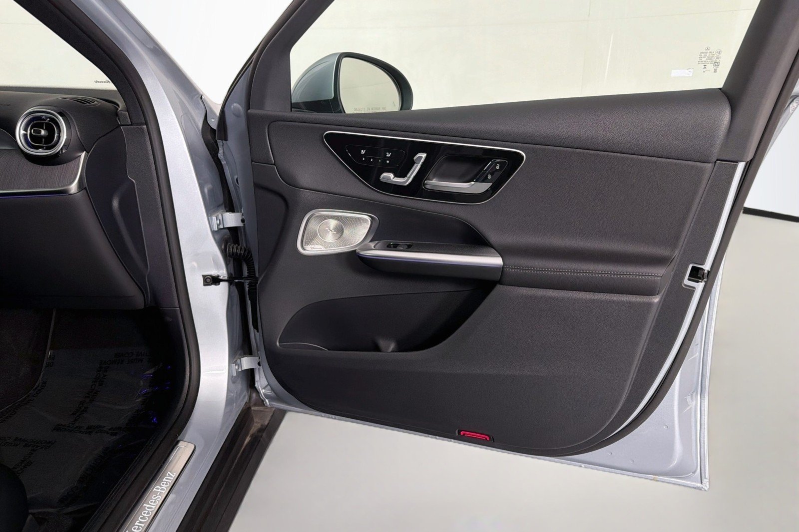New 2026 Cirrus Silver Metallic Mercedes-Benz GLC 300 SUV image 25