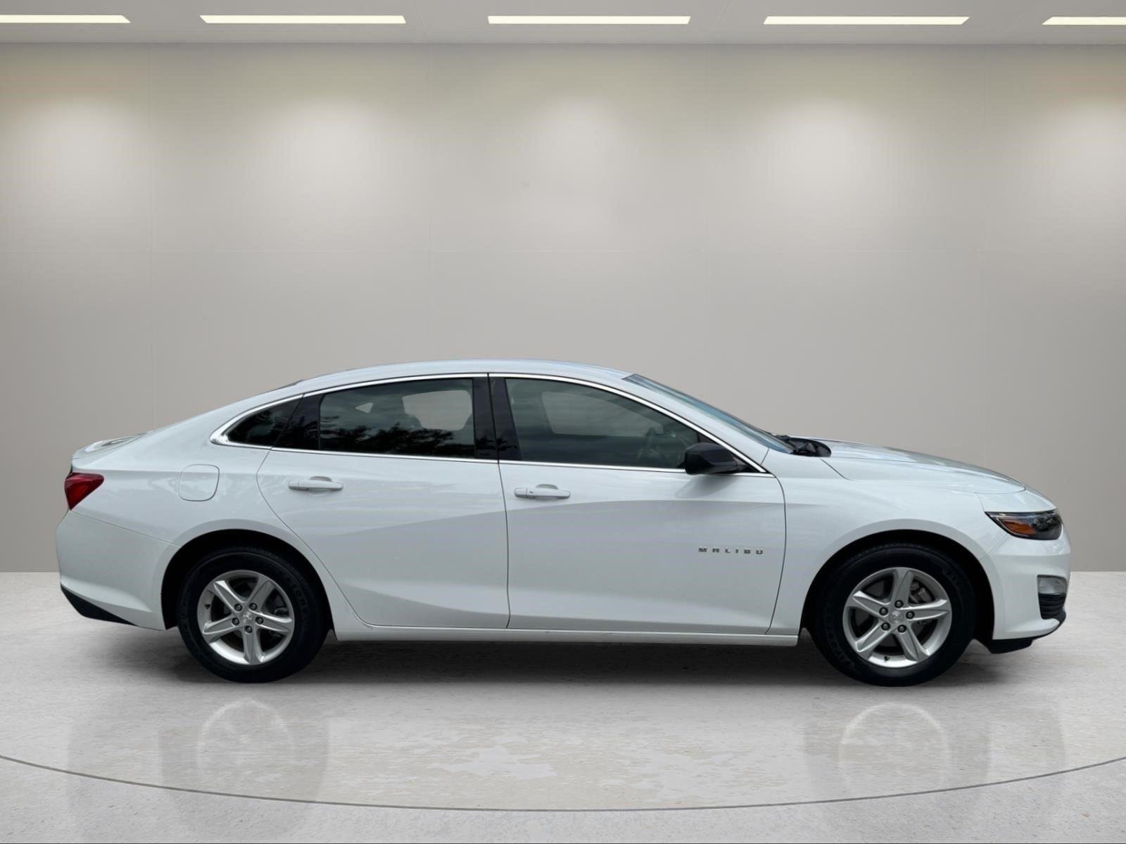 Used 2020 Summit White Chevrolet LS image 6