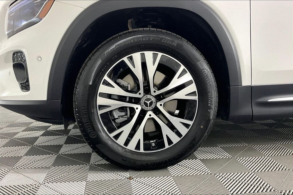 New 2026 Polar White Mercedes-Benz GLB 250 image 11