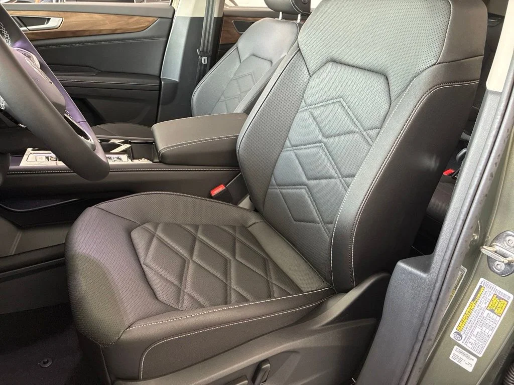 New 2026 Green Volkswagen 2.0T SE w/Technology image 15