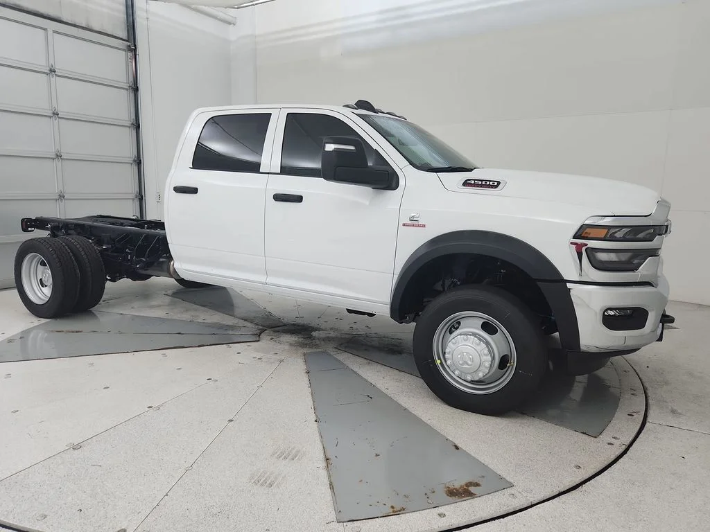 New 2026 Bright White Clear-Coat Exterior Paint RAM Tradesman image 2
