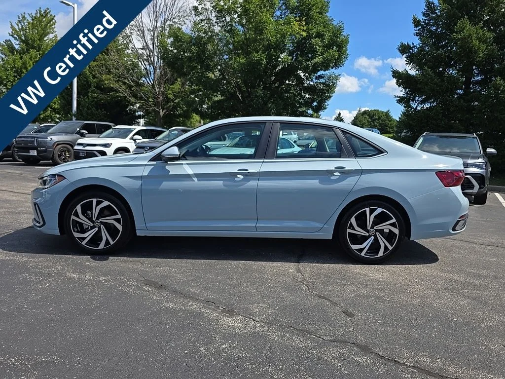 Certified Used 2025 Monument Gray Volkswagen 1.5T SEL image 3
