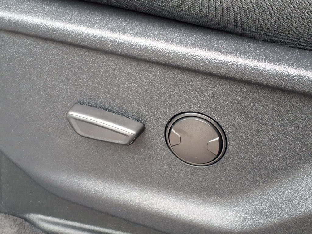 New 2027 Oxford White Ford F-250® XLT image 10