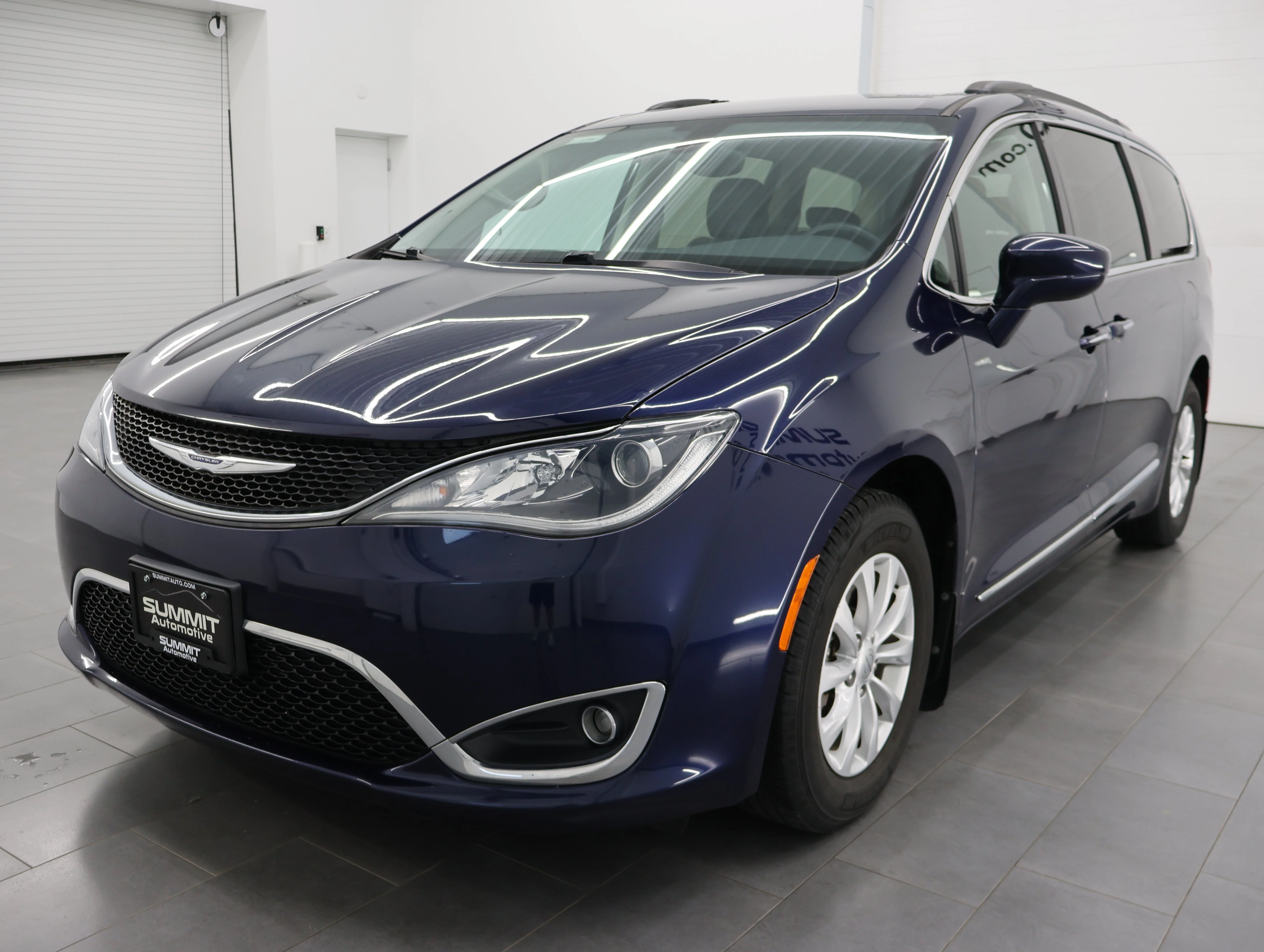 Used 2017 Jazz Blue Pearlcoat Chrysler Touring L image 7