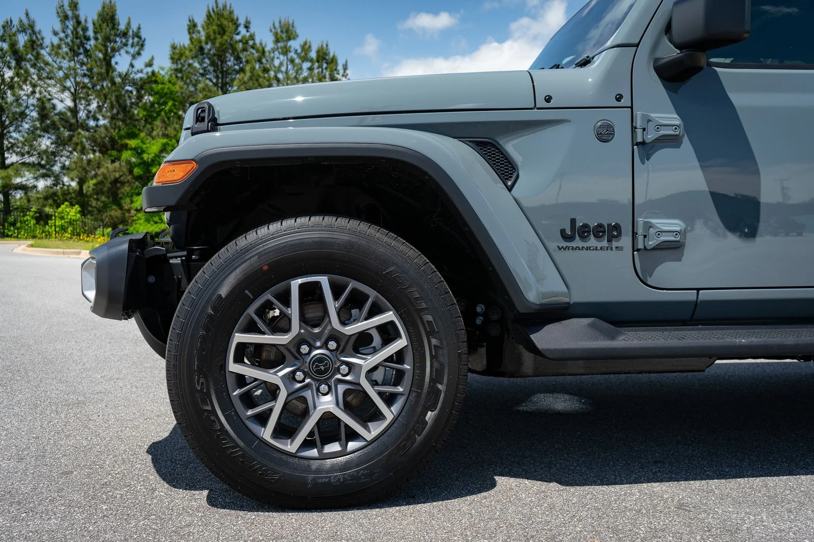 New 2026 Anvil Clear-Coat Exterior Paint Jeep Sahara image 4