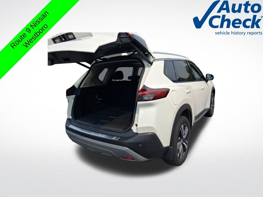 Used 2021 White Nissan SL image 7