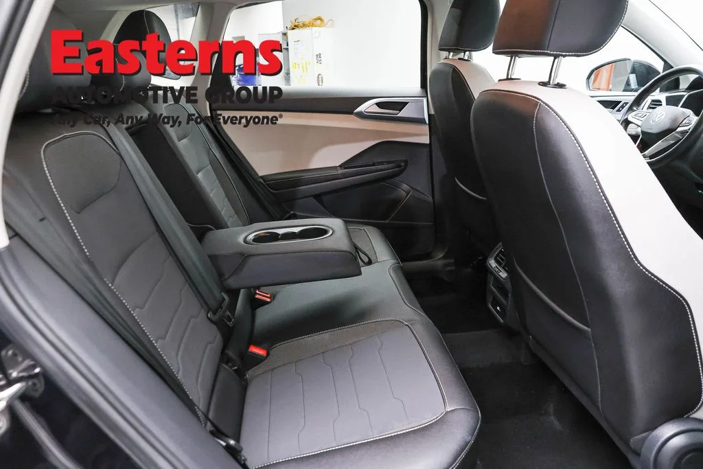 Used 2025 Black Volkswagen 1.5T SE image 22