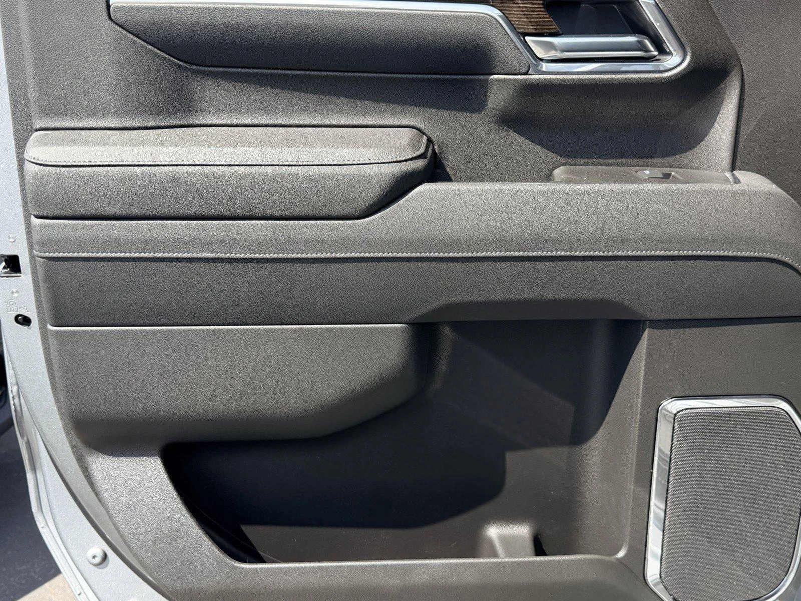 New 2026 Sterling Metallic GMC Elevation image 16
