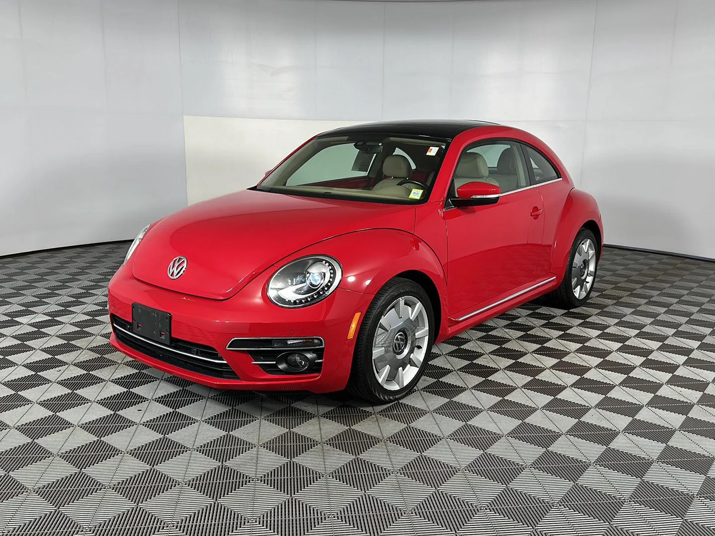 Used 2019 Tornado Red Volkswagen SE image 5