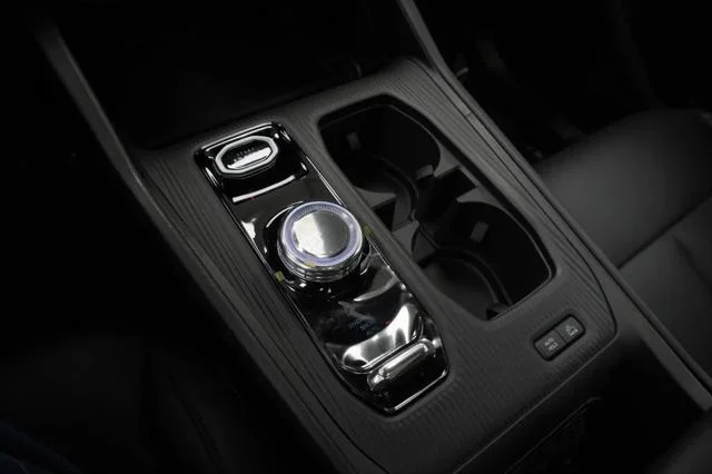 New 2026 Diamond Black Crystal Pearl-Coat Exterior Paint Jeep Limited image 25