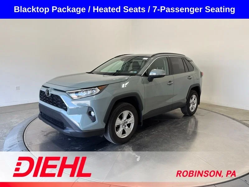 Used 2021  Toyota XLE image 3