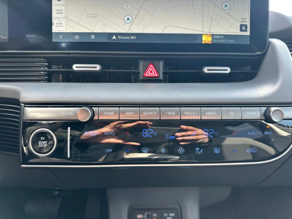 New 2025 Cyber Gray Hyundai SE image 21