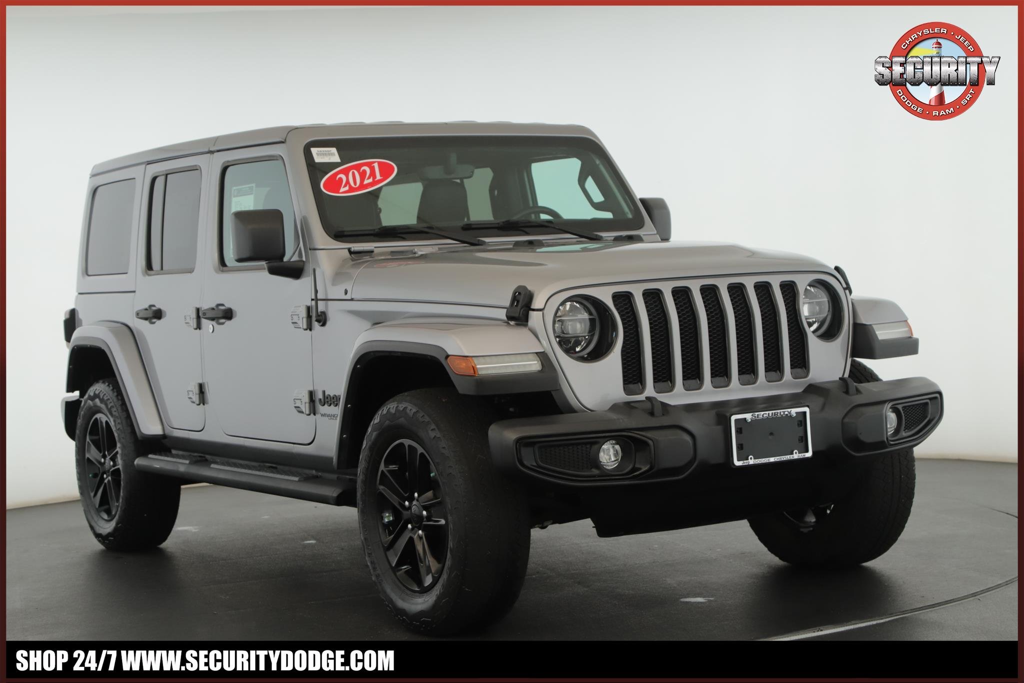Used 2021 Billet Silver Metallic Clearcoat Jeep Unlimited Sahara Altitude 4x4 image 1