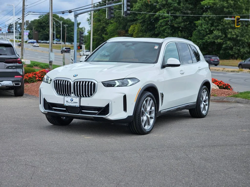Certified Used 2024 White BMW xDrive40i image 3