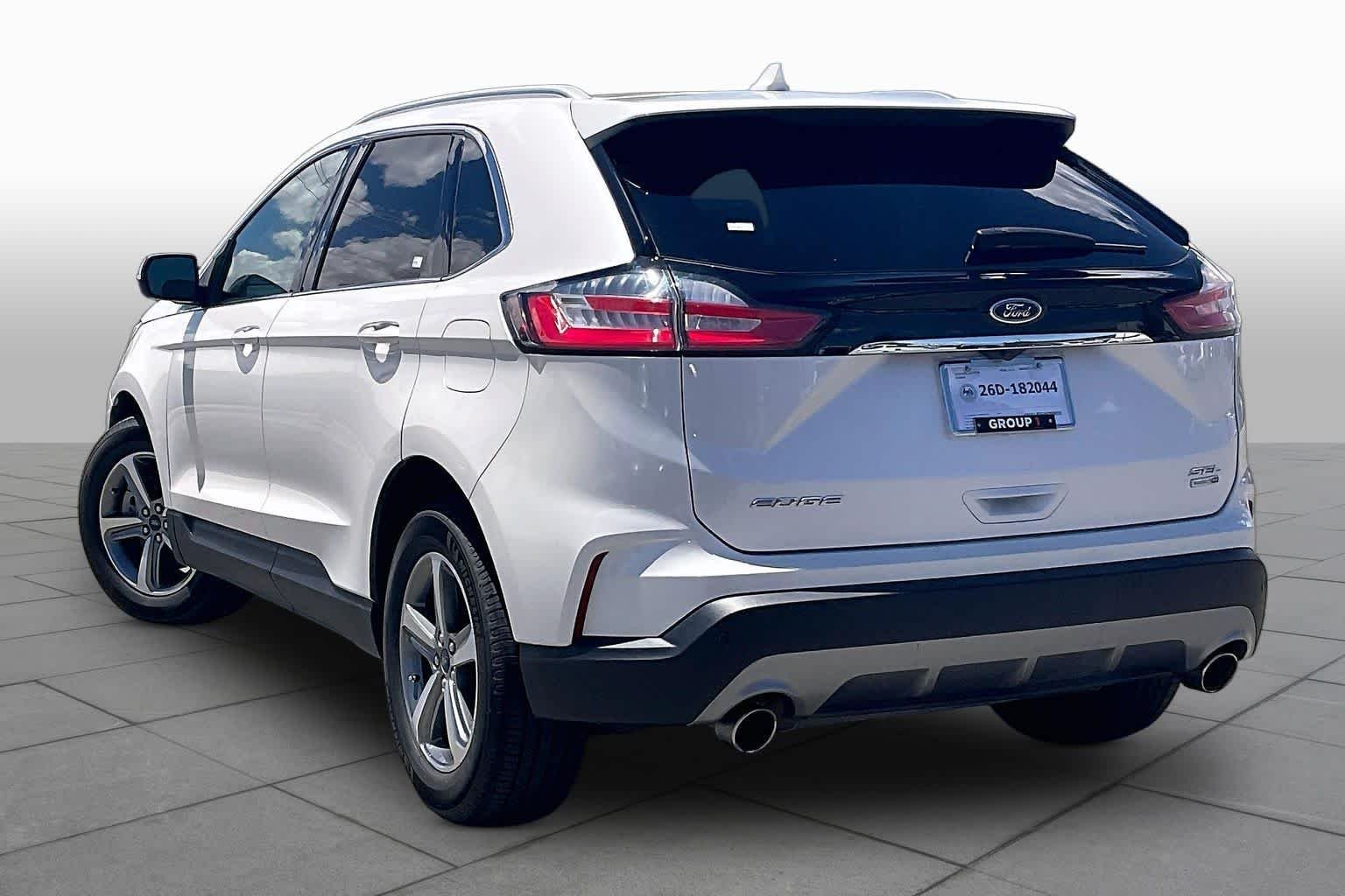 Used 2019 White Platinum Metallic Tri-Coat Ford SEL image 12