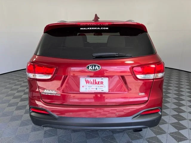 Used 2018 Red Kia LX image 5
