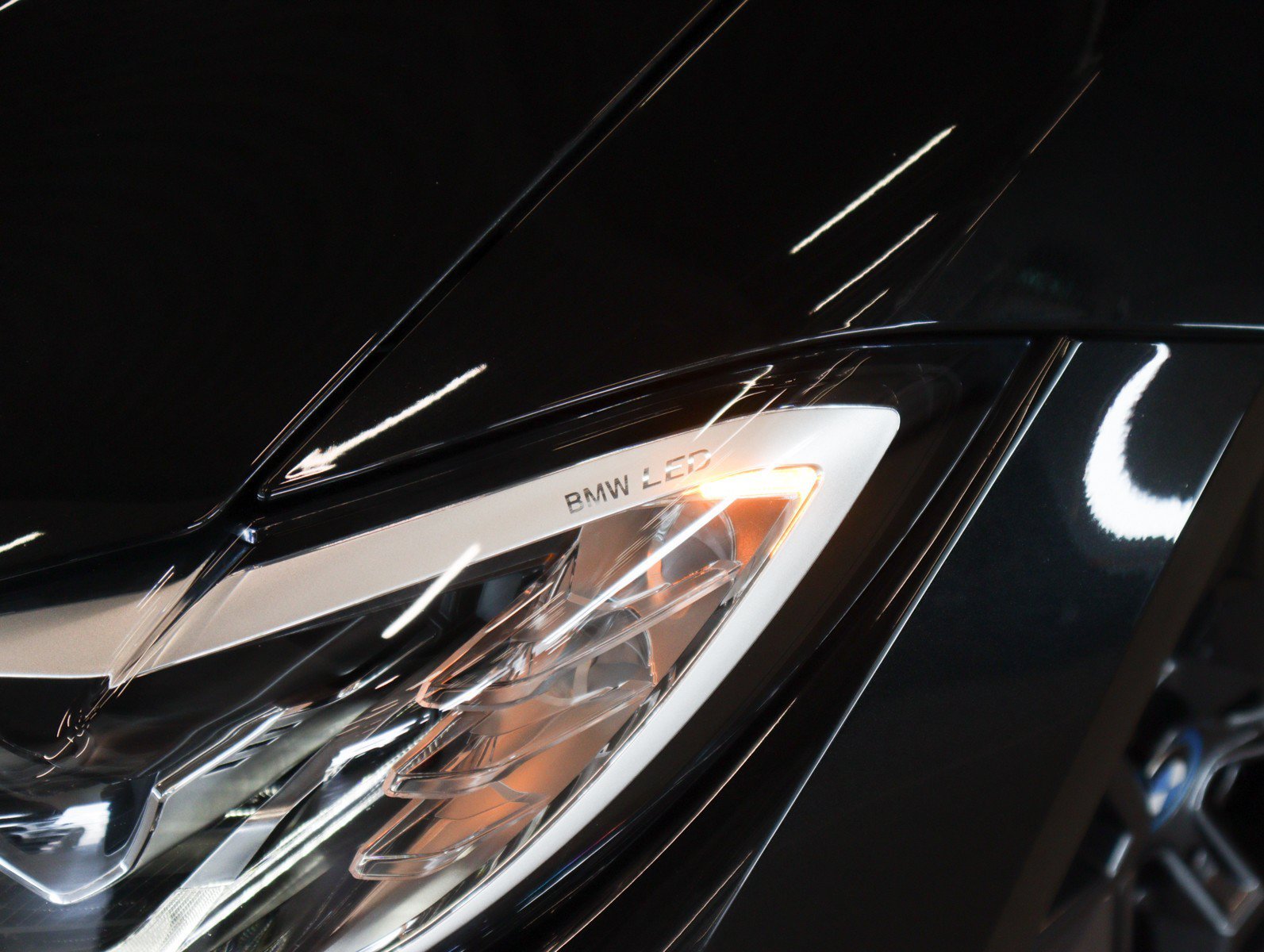 Used 2022 Black Sapphire Metallic BMW eDrive40 image 24