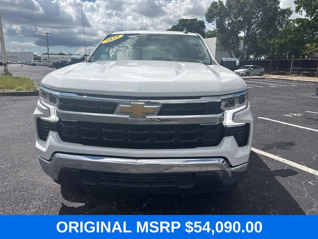Used 2025 Summit White Chevrolet LT image 2