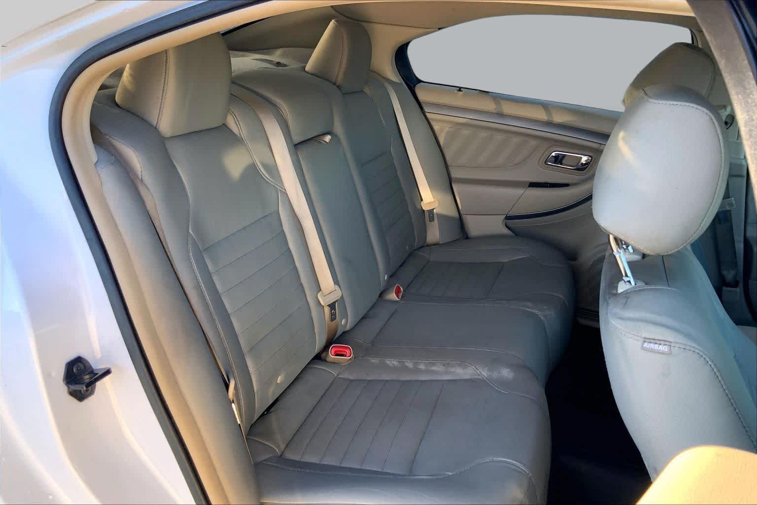 Used 2017 Oxford White Ford SE image 18