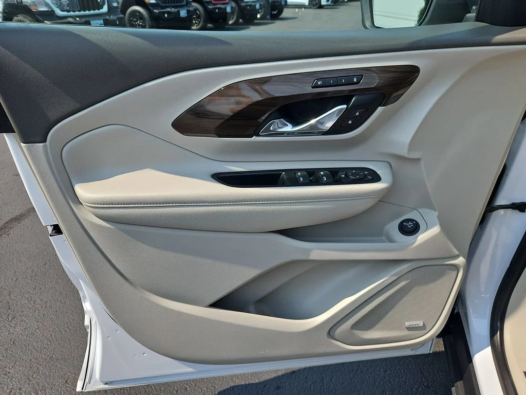 Used 2020 White Frost Tricoat GMC Denali image 10