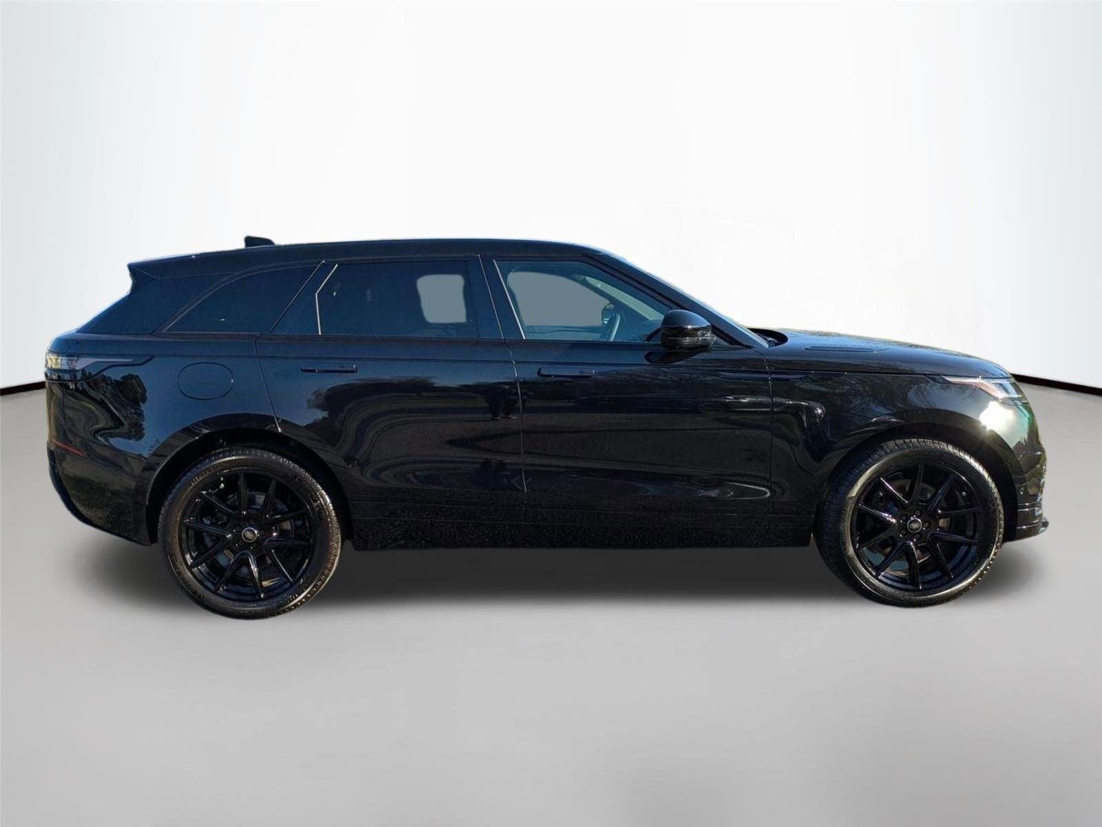 Used 2026 Santorini Black Metallic Land Rover Dynamic SE image 4