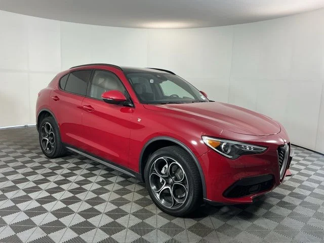 Used 2023  Alfa Romeo Ti image 3