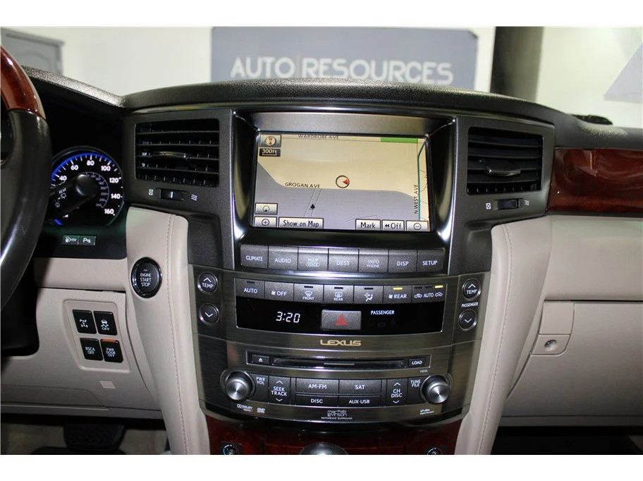 2011 Lexus LX 570 - Photo 36