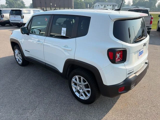 Used 2023 Alpine White Clearcoat Jeep Latitude image 5