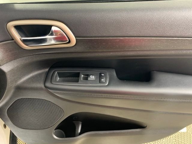 Used 2017 White Jeep Laredo image 31