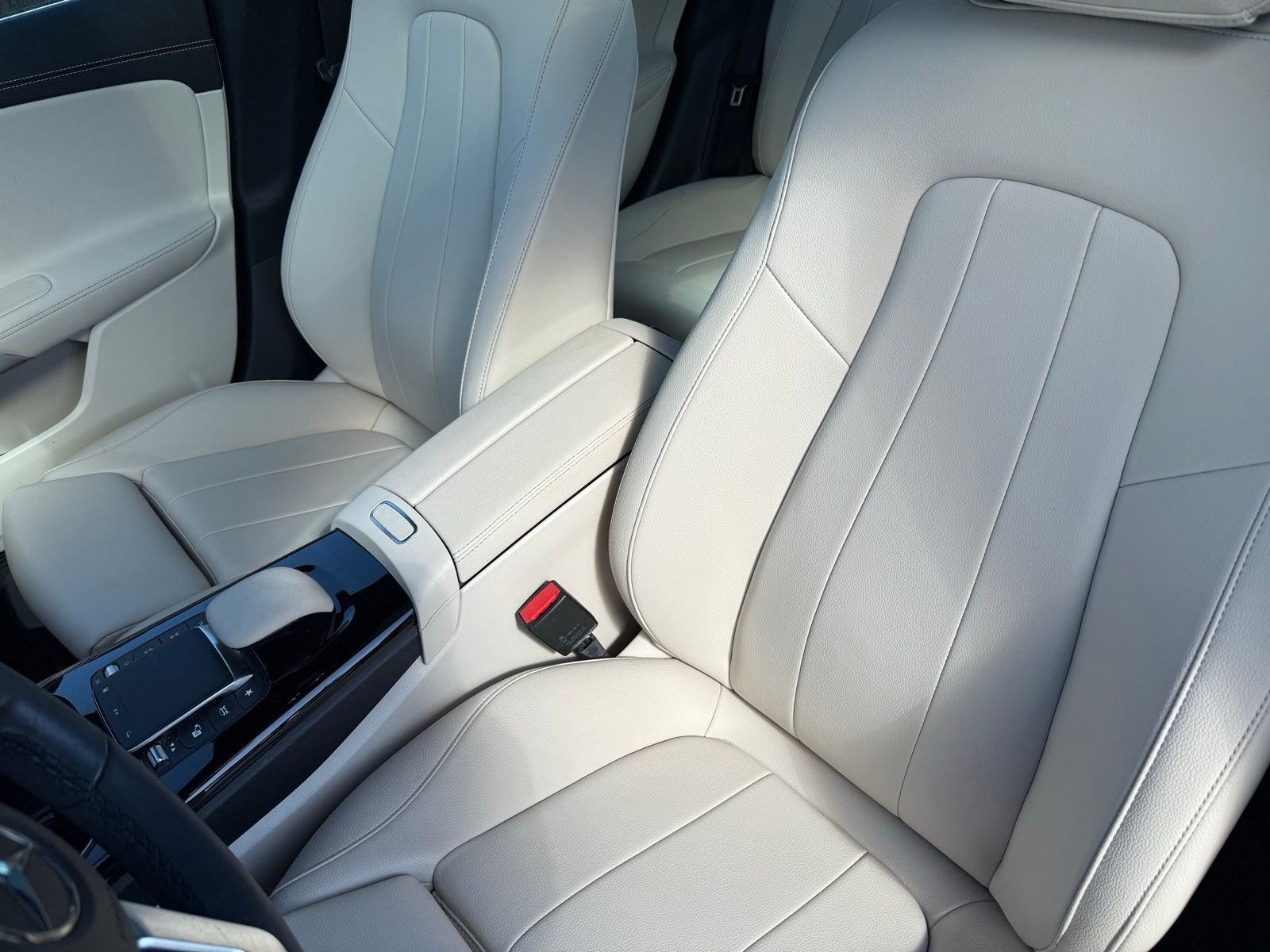 2023 Mercedes Benz CLA 250 photo 2