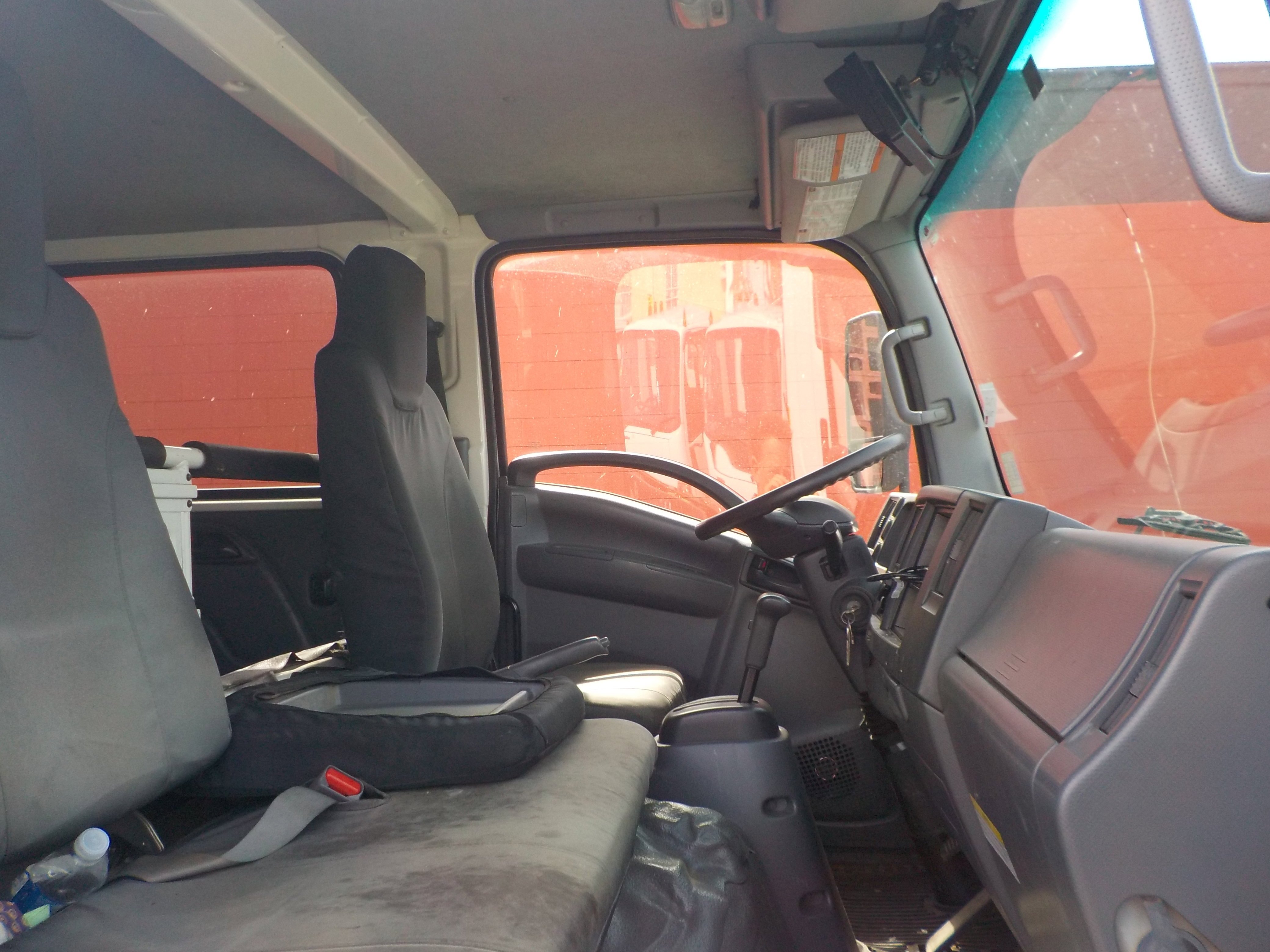 Used 2018 White ISUZU  image 8