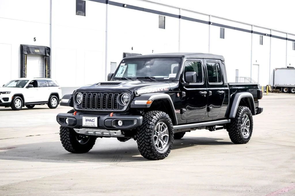New 2025 Black Jeep Mojave image 6