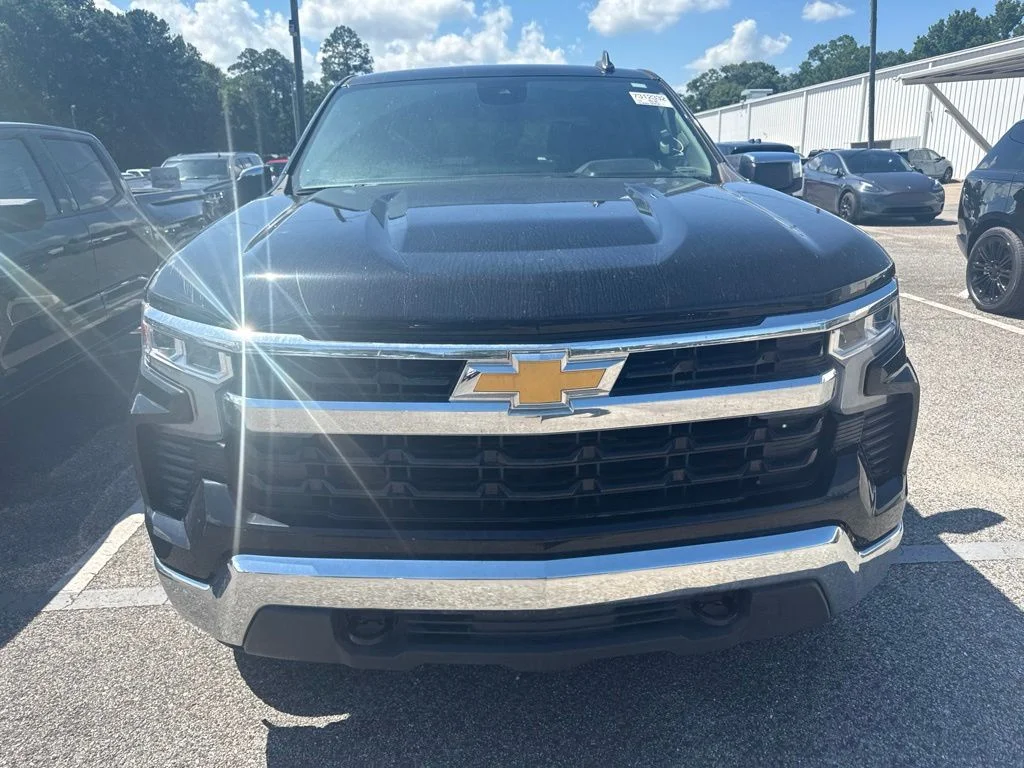 Used 2023 Black Chevrolet LT image 3