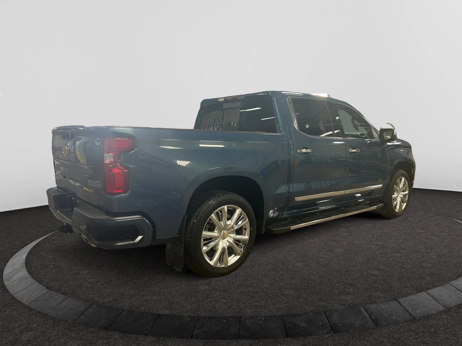 Used 2024 Blue Chevrolet Crew Cab  HIGH COUNTRY image 5