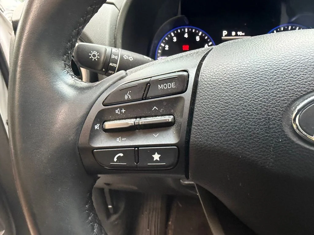 Used 2022 Lunar White Hyundai SEL image 17