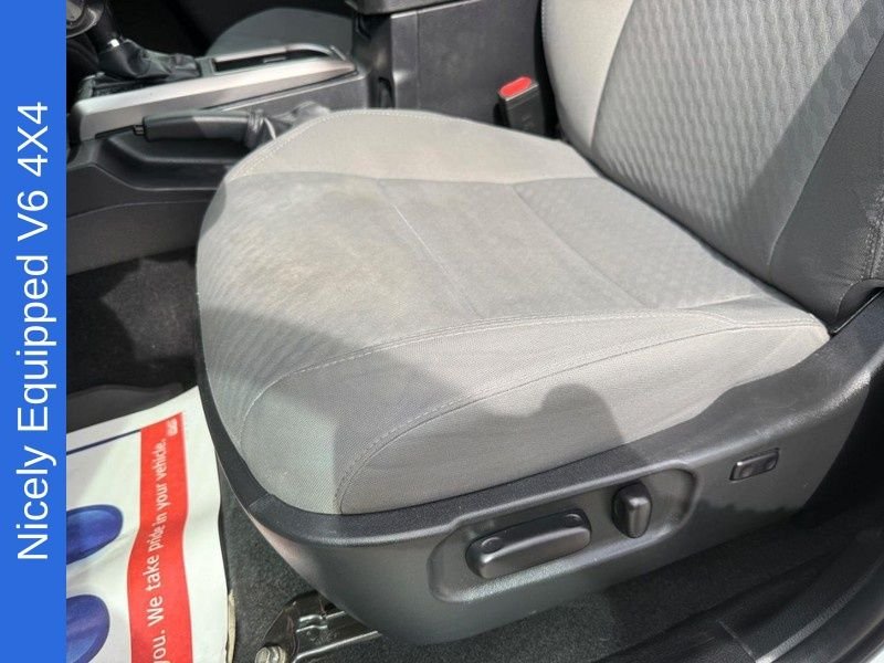 Used 2022 White Toyota SR5 image 17