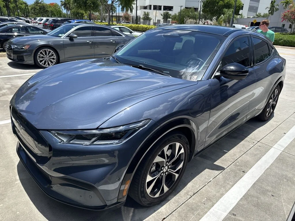 Used 2021 Blue Ford Premium image 1