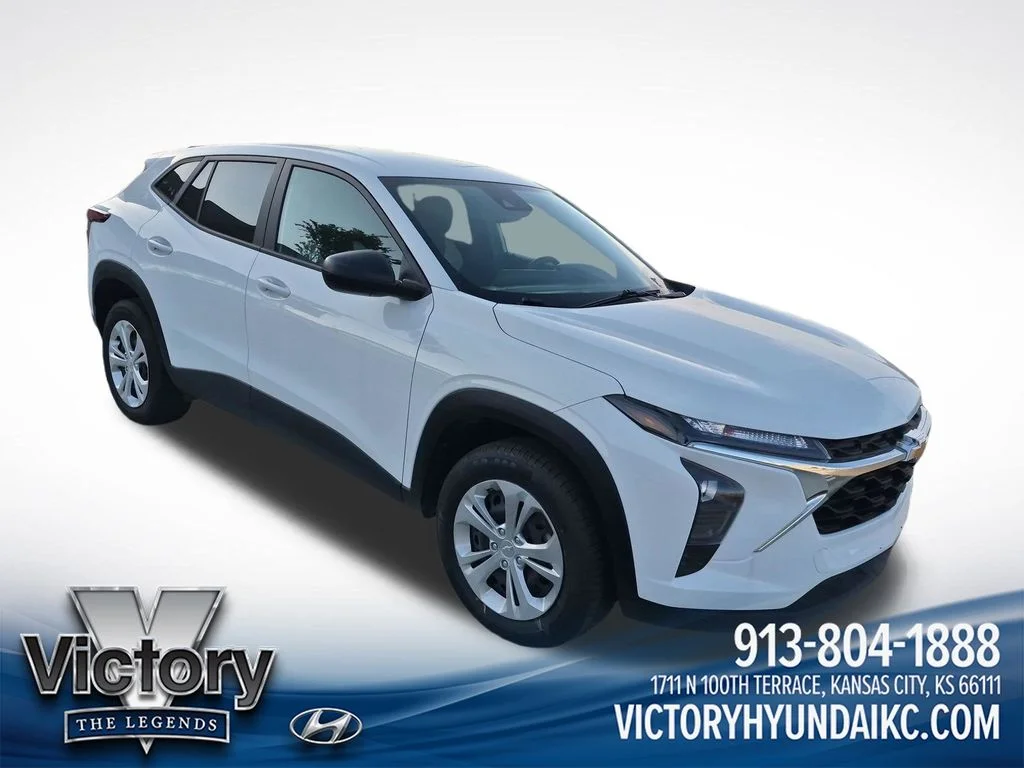 Used 2025 White Chevrolet LS image 7
