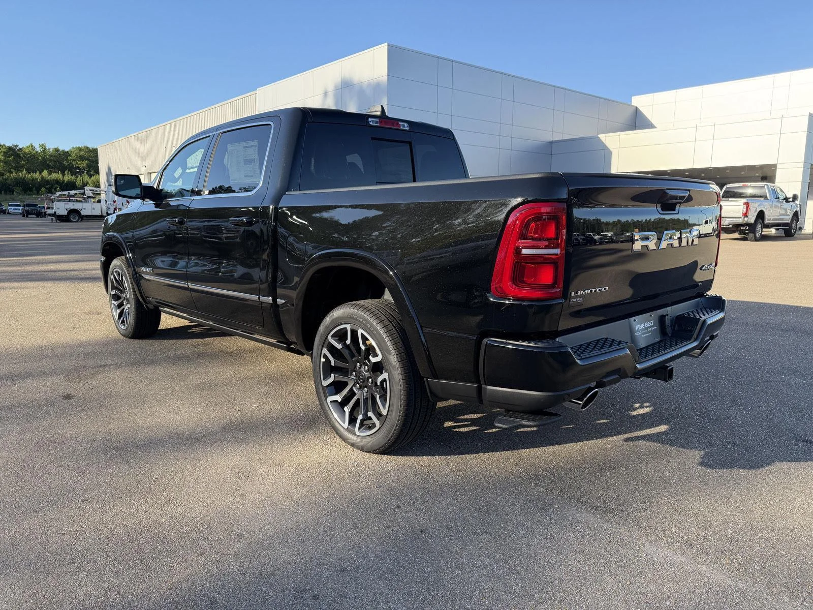 New 2026 Diamond Black Crystal Pearl-Coat Exterior Paint RAM Limited image 4