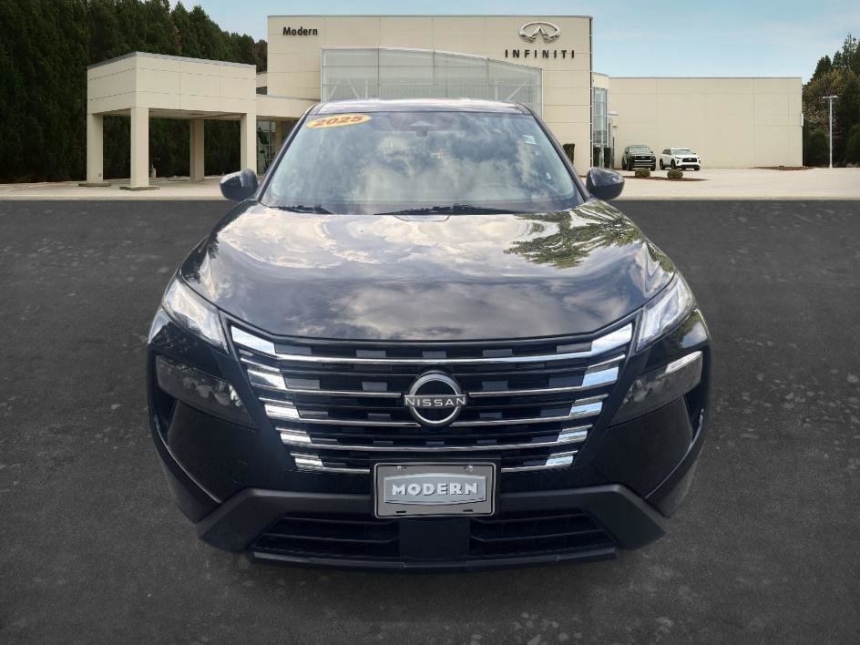 Used 2025 Super Black Nissan SV image 4