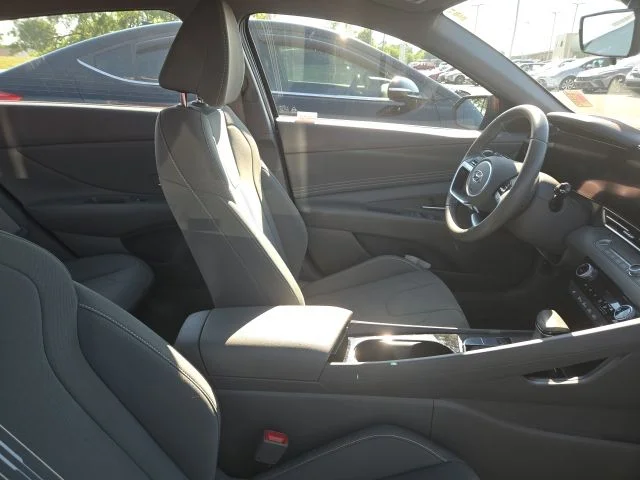 Used 2023 Ultimate Red Hyundai SEL image 4