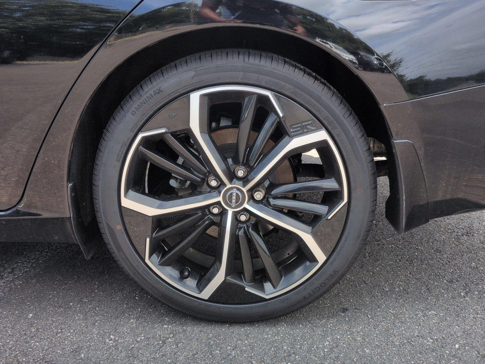 Used 2023 Super Black Nissan 2.5 SR image 11