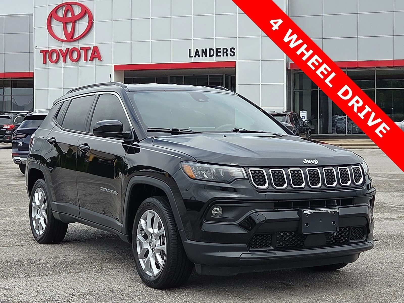 Used 2024 Diamond Black Crystal Pearlcoat Jeep Latitude Lux image 1